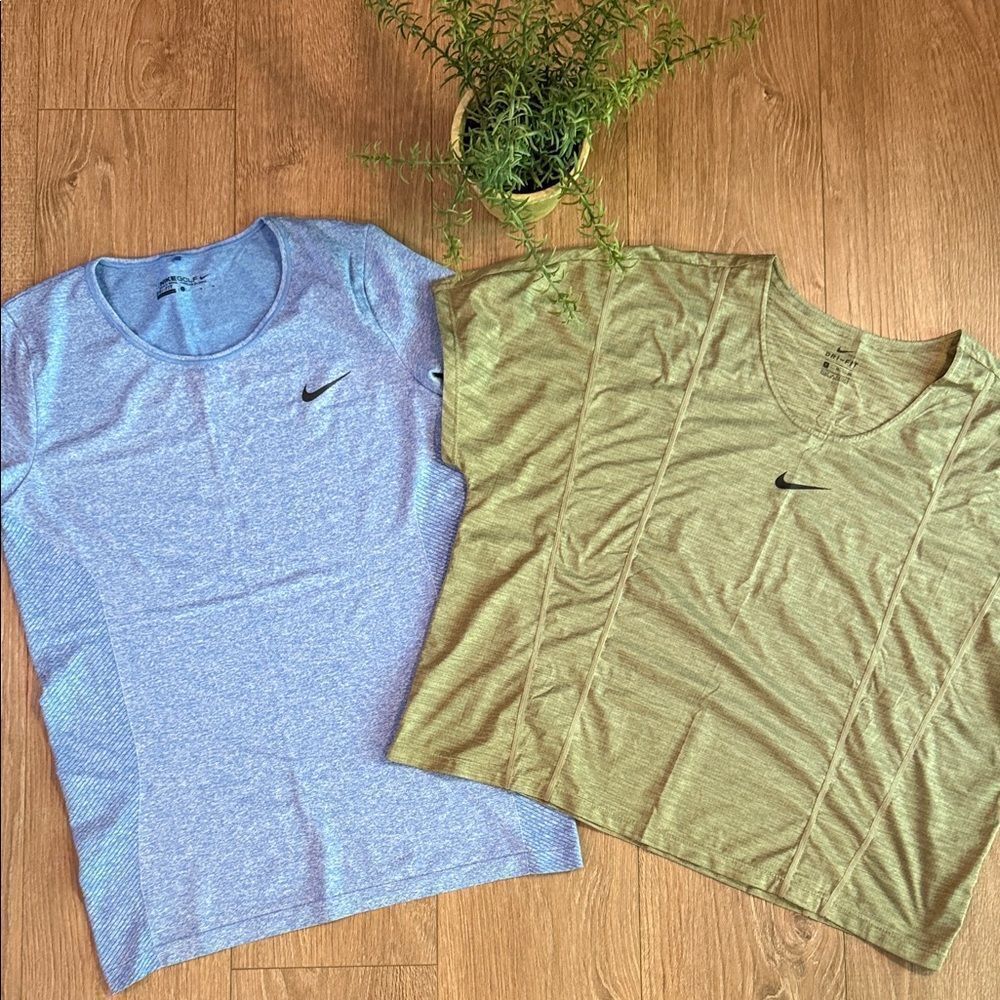 ((2 PIECE)) NIKE WORKOUT TOP BUNDLE SIZE LARGE LIKE NEW BLUE AND GREEN